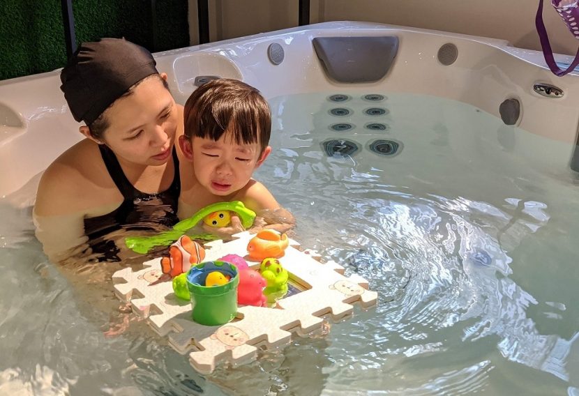 寶寶上游泳課一直哭